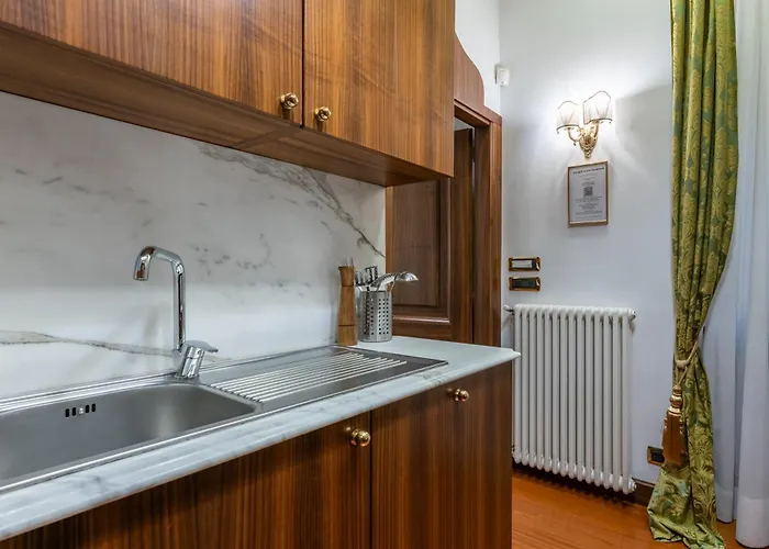 Pantheon Antique Oda ve Kahvaltı 4*